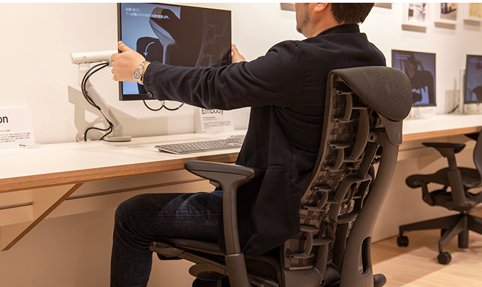 エンボディチェアの機能を最大限に引き出す設定と座り方