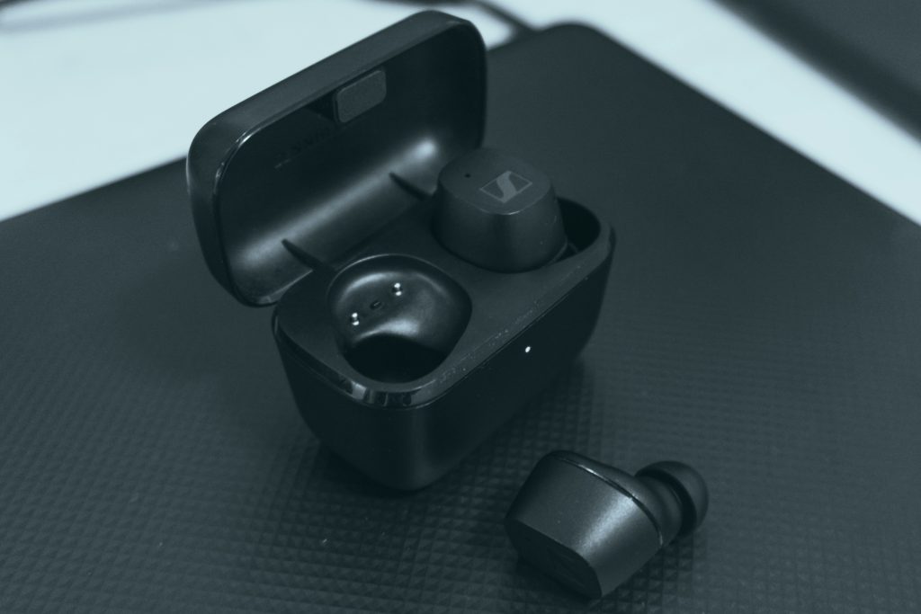 「ゼンハイザー 」イヤホンとヘッドホン、どちらを選ぶべきか？